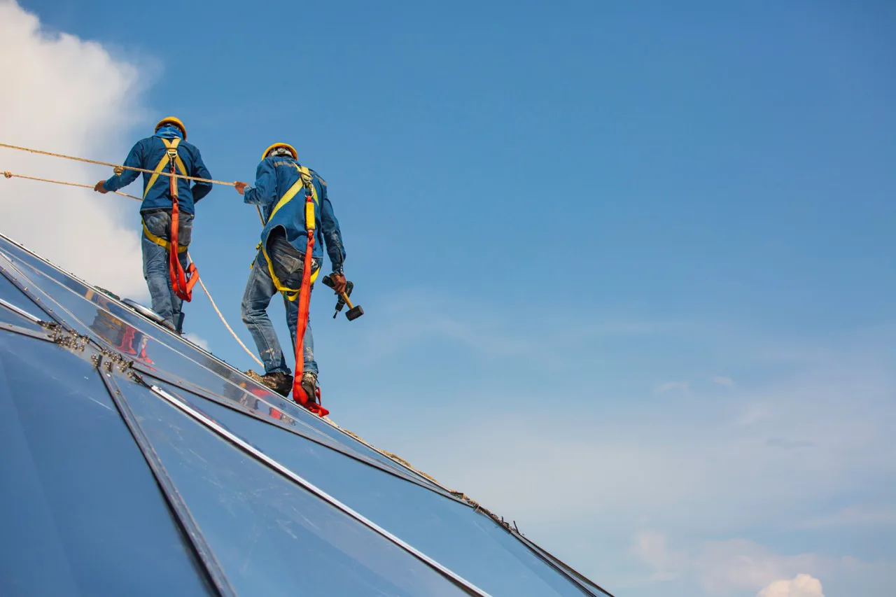 Toolbox Talk - 5 Common Roof Safety Hazards