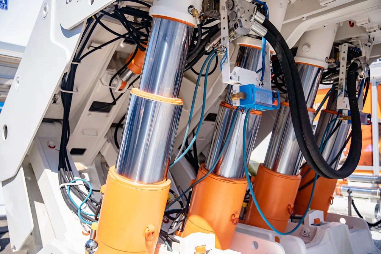 Cables to Hydraulics: The Technological Shift That Transformed Heavy Machinery