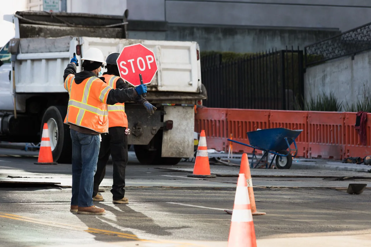 Toolbox Talk - Heavy Machine Communication and Flagmen